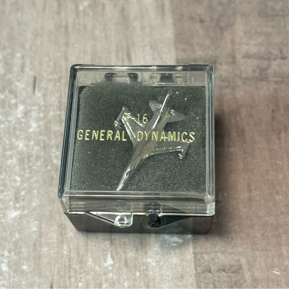 General Dynamics F-16 Hat Lapel Tie Pin Silver Tone New Tomcat Viper Falcon